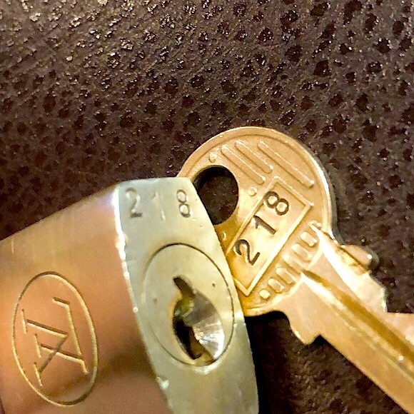 Vintage LV Louis Vuitton Padlock Lock & Key 218 - Picture 5 of 9